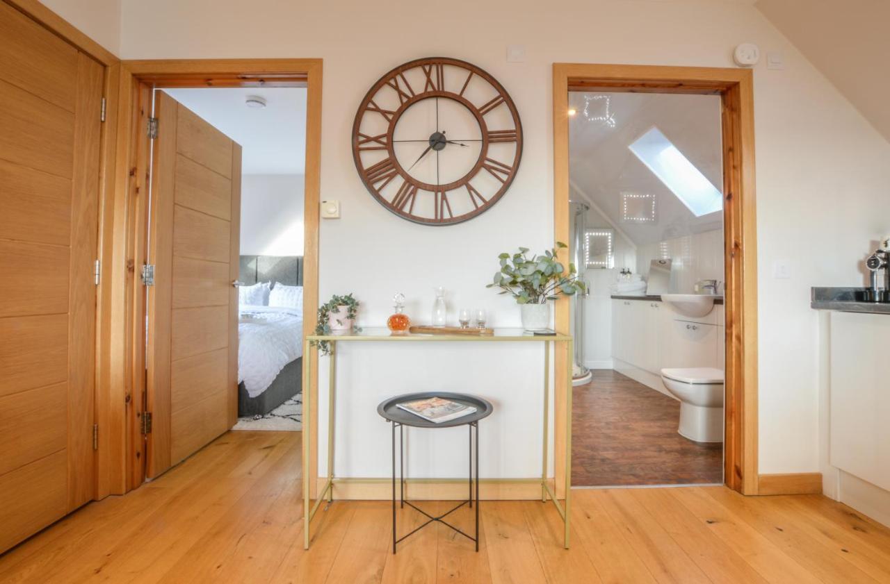 Rowan Tree Apartment - A Modern, Quiet Hideaway With Sweeping Views Across Оубън Екстериор снимка