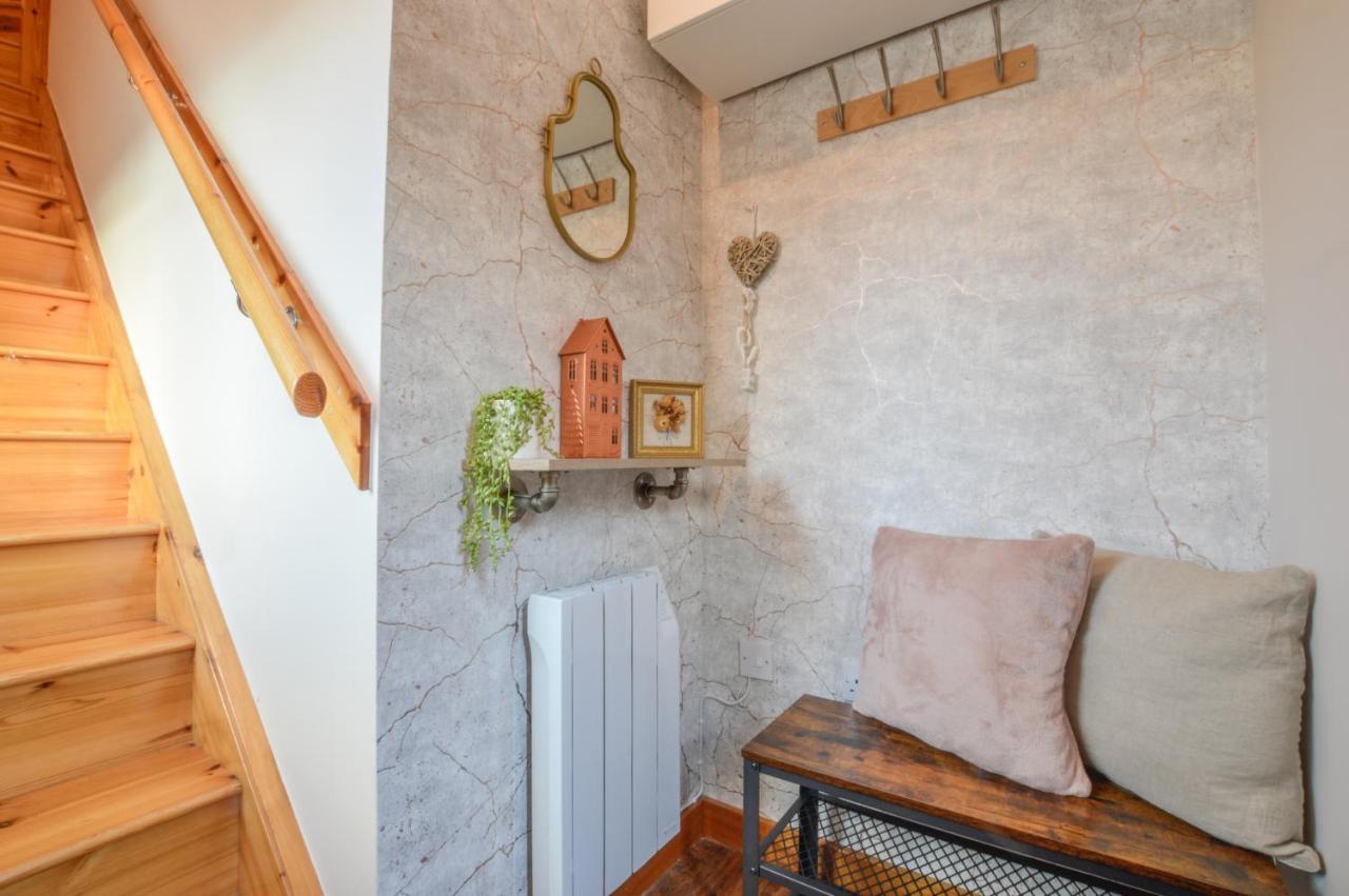 Rowan Tree Apartment - A Modern, Quiet Hideaway With Sweeping Views Across Оубън Екстериор снимка